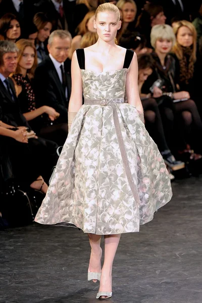 Look 17
